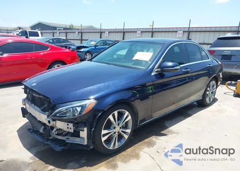 2015 Mercedes-Benz C 300 Luxury/Sport z USA, uszkodzony, nr VIN 55SWF4JB4FU052546